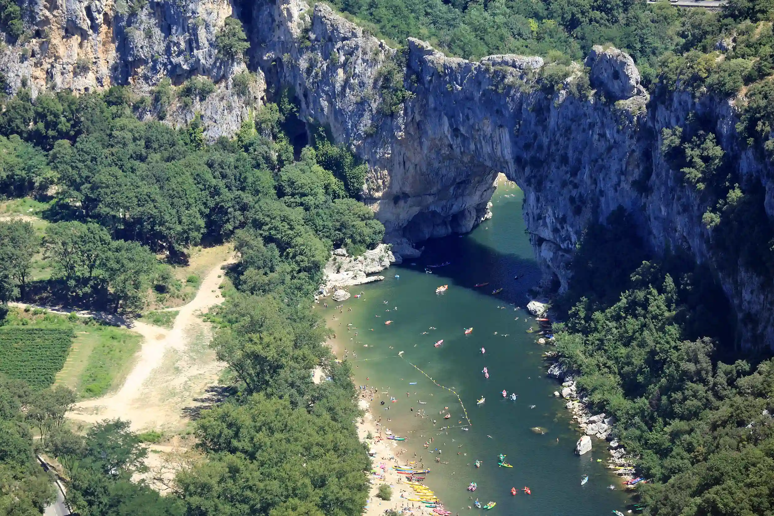 le Pont dArc porte dentree des gorges de lArdeche