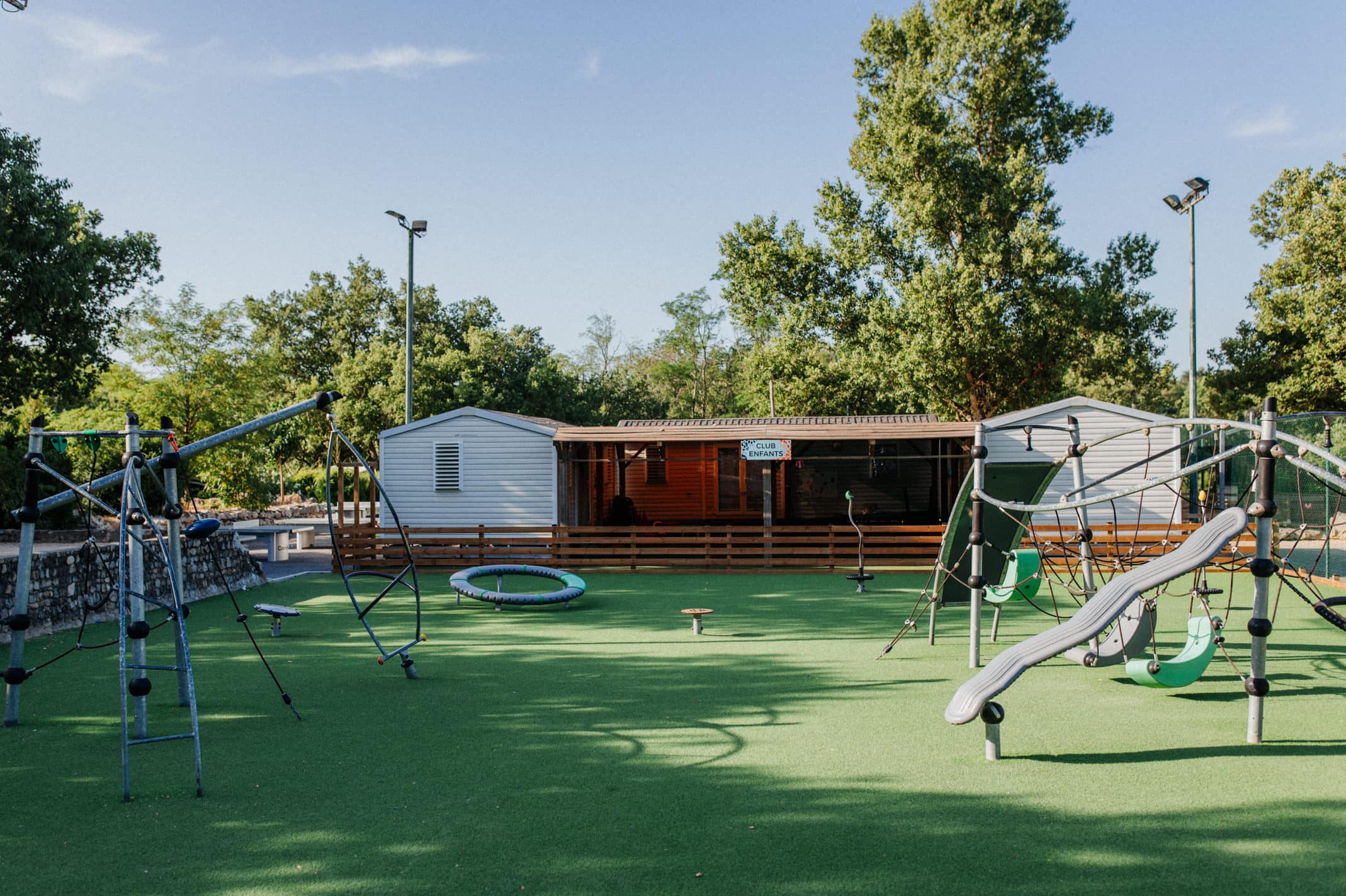 Camping 5 étoiles près des Vans